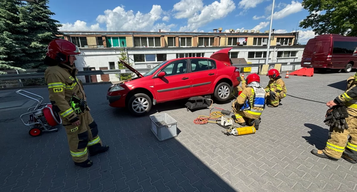 Wyciekający z samochodu gaz groził wybuchem na stacji paliw