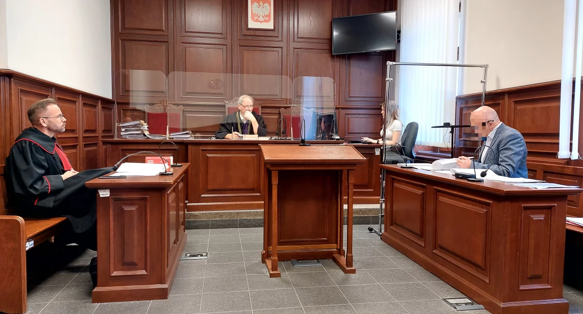 Adwokat oskarżony o wręczenie łapówki mówi, że tylko żartował