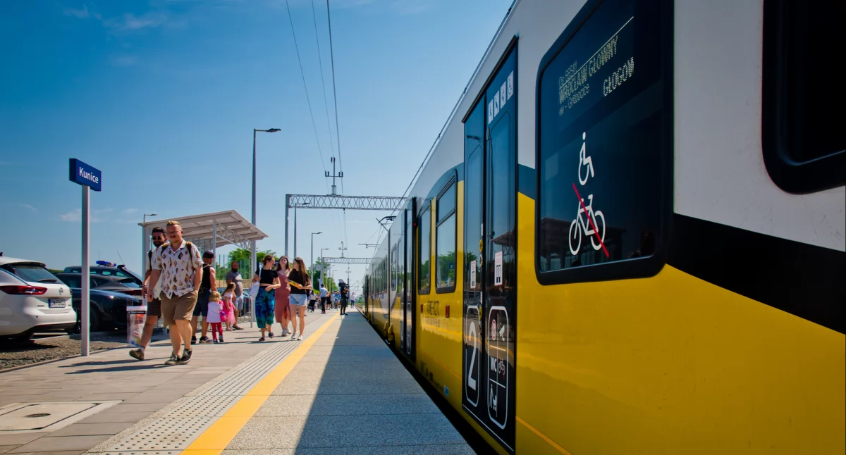 Pociągi zatrzymują się już w Kunicach! Nowy przystanek kolejowy (FOTO)