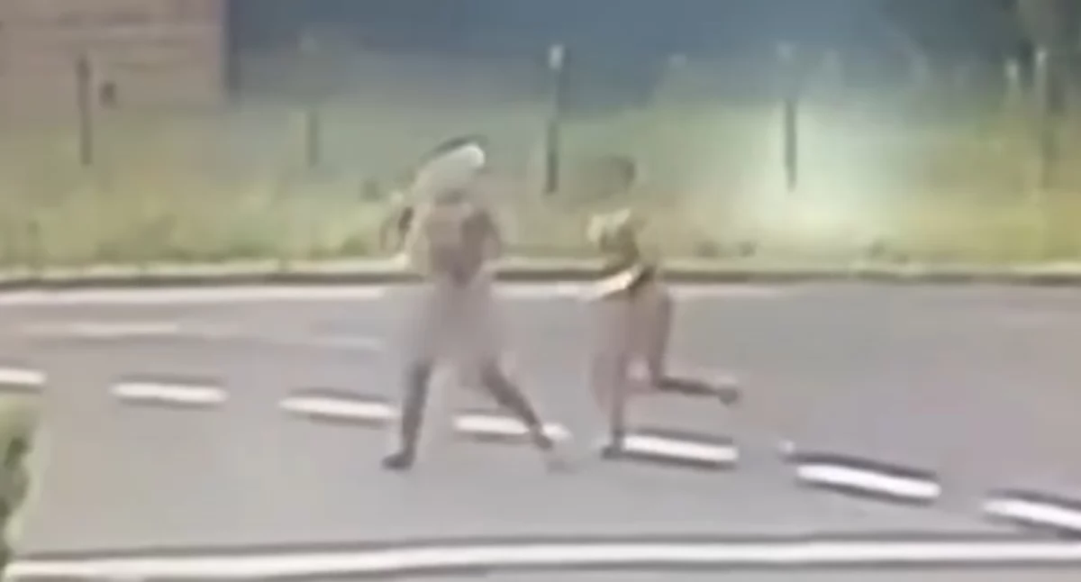 Nadzy Etiopczycy na ulicy Legnickiej w Lubinie