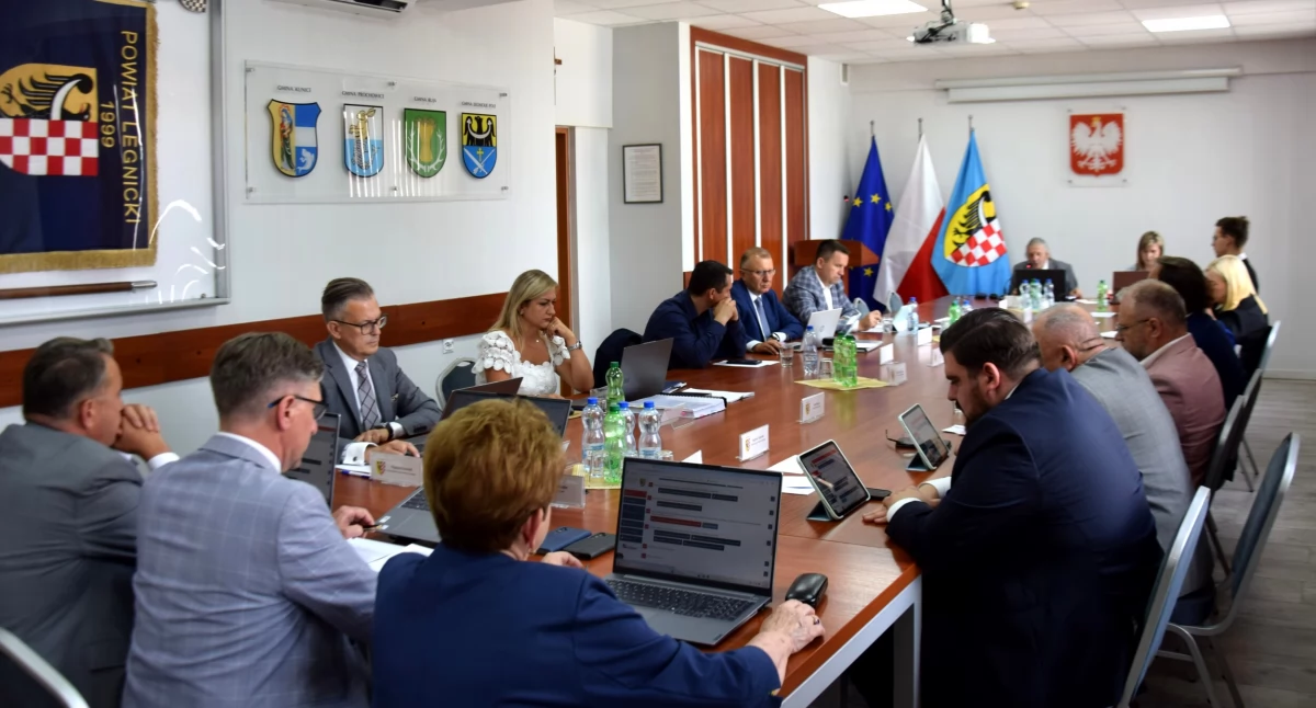 Absolutorium i wotum zaufania dla zarządu powiatu legnickiego