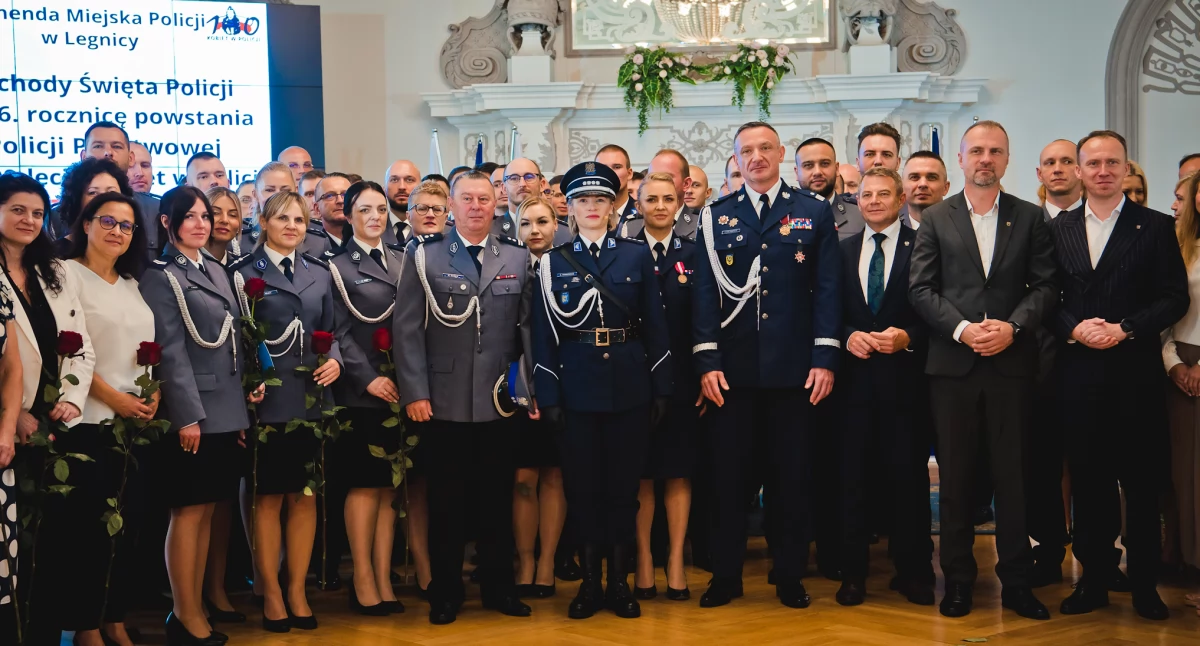 Uroczyste obchody święta Policji i 100-lecia służby kobiet w Policji  (FOTO - część 2/2)