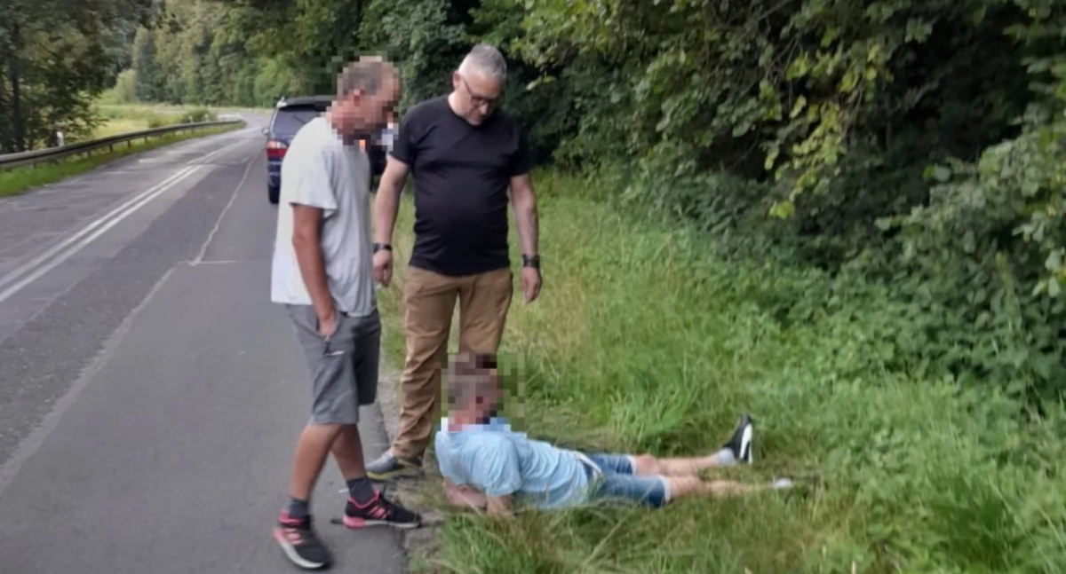 Policjant po służbie nie dał uciec pijanemu sprawcy kolizji