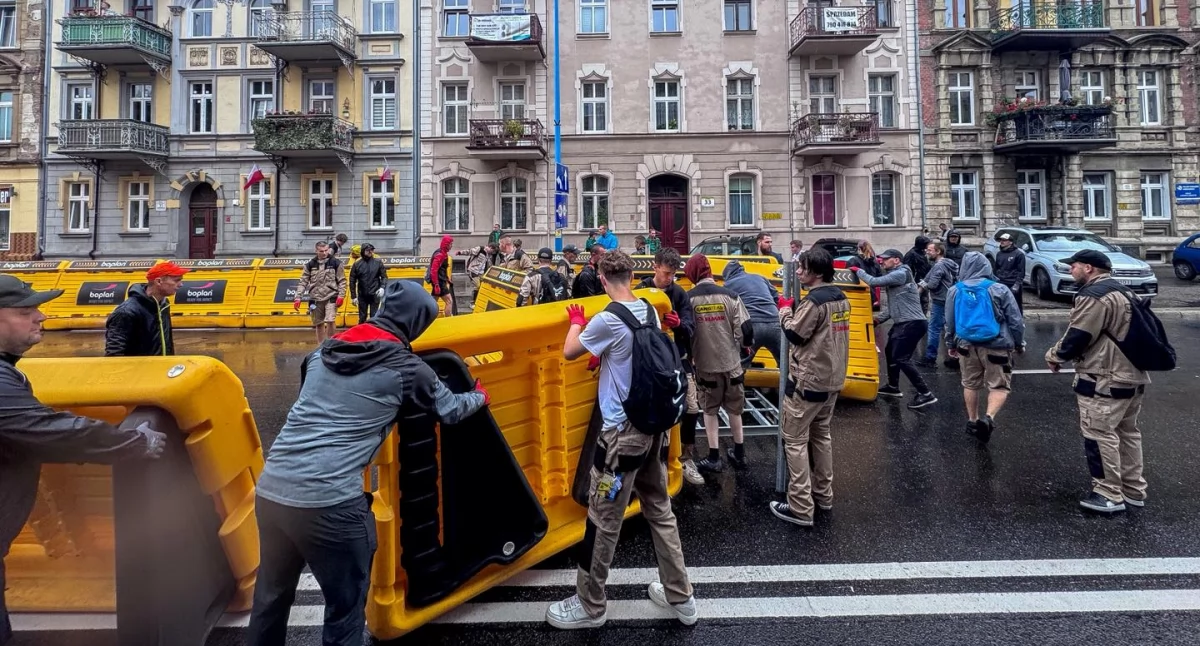 Na ulicy Piastowskiej buduje się meta 82. Tour de Pologne
