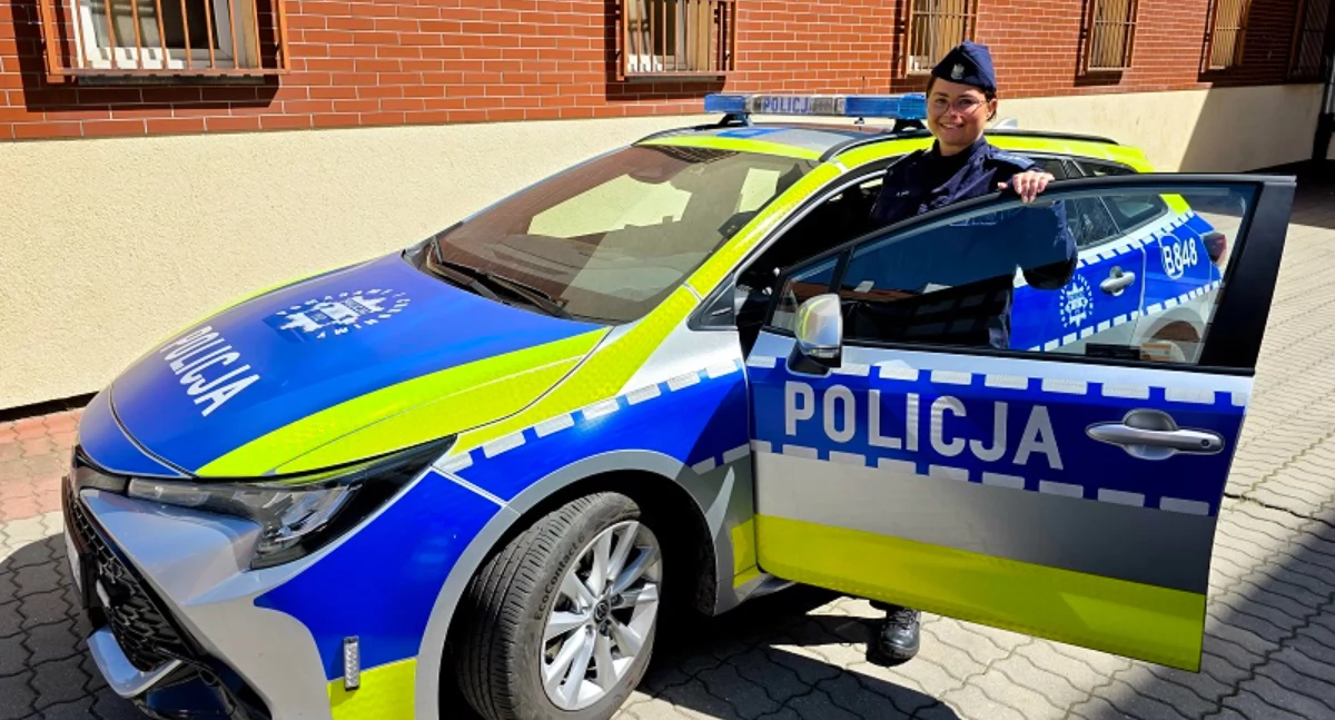 Policjantka, która pomaganie ma we krwi