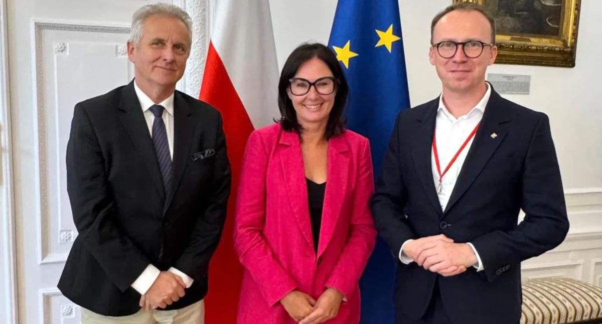 Prezydent Legnicy w Warszawie rozmawia o przekazaniu szkoły muzycznej