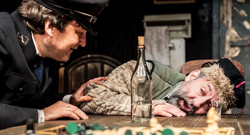 Groteskowe „Zabijanie Gomułki” ponownie na scenie Modrzejewskiej [ZDJĘCIA]