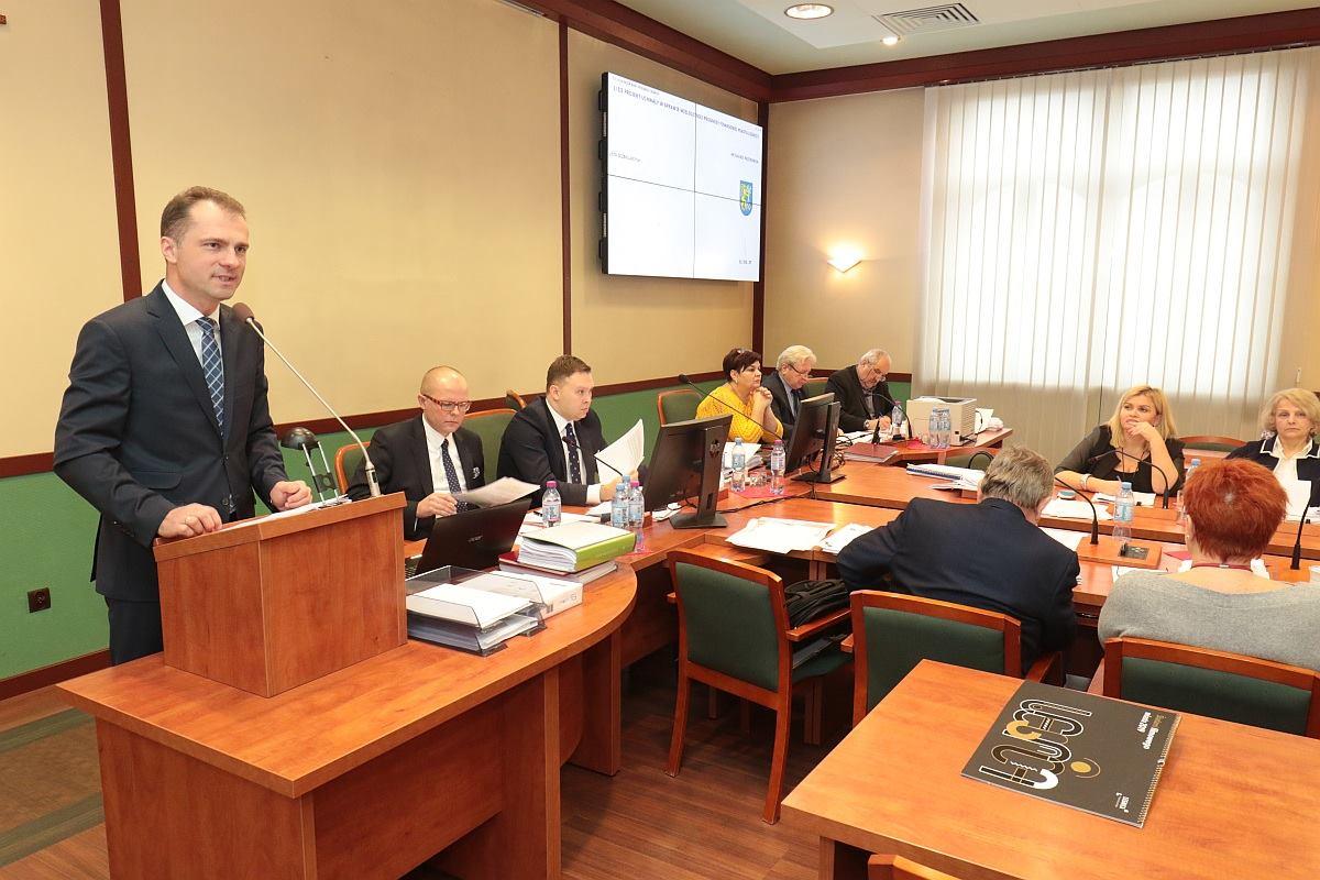Przewodniczący rady miejskiej o zmianach w budżecie i kredycie [TV]
