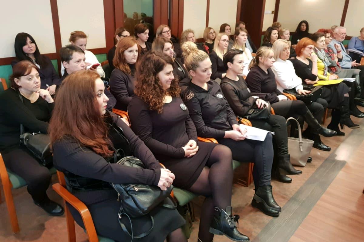 Pracownice pomocy społecznej upomniały się na sesji o podwyżki