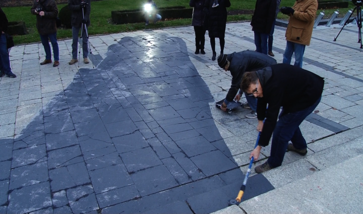Cień radzieckiego pomnika powrócił na plac Słowiański