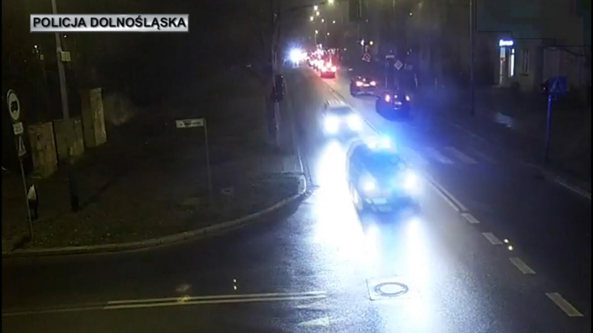 Policja pilotowała do szpitala kolejną rodzącą kobietę