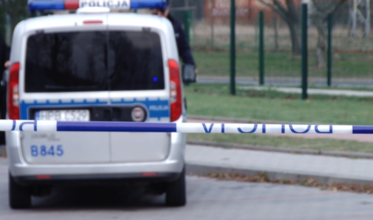 Pościg za sprawcą napadu, w którym policjanci strzelali do napastnika