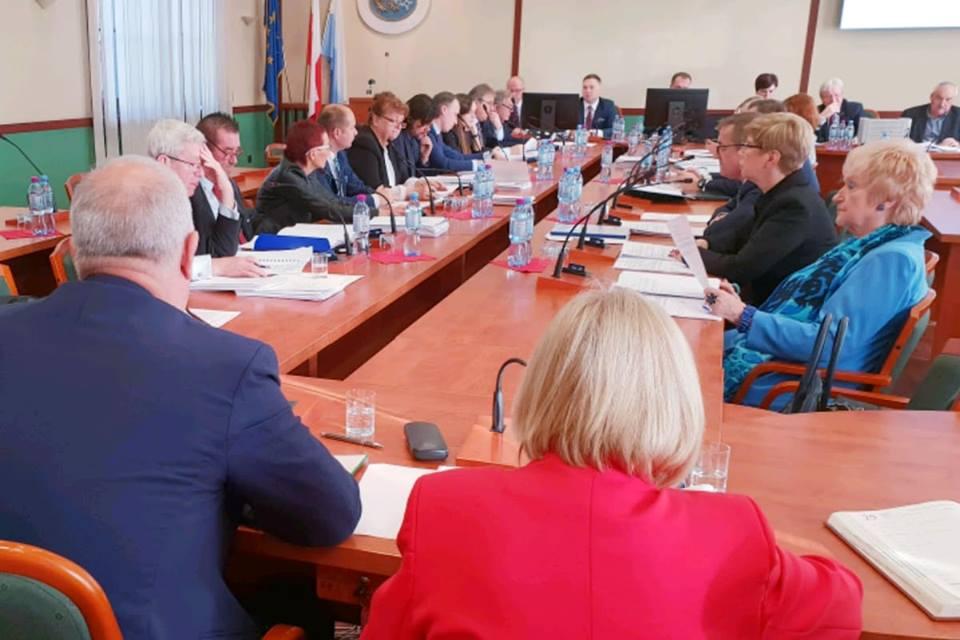 Prezydent ma pensję, wyborcy bonifikaty, a budżet korektę