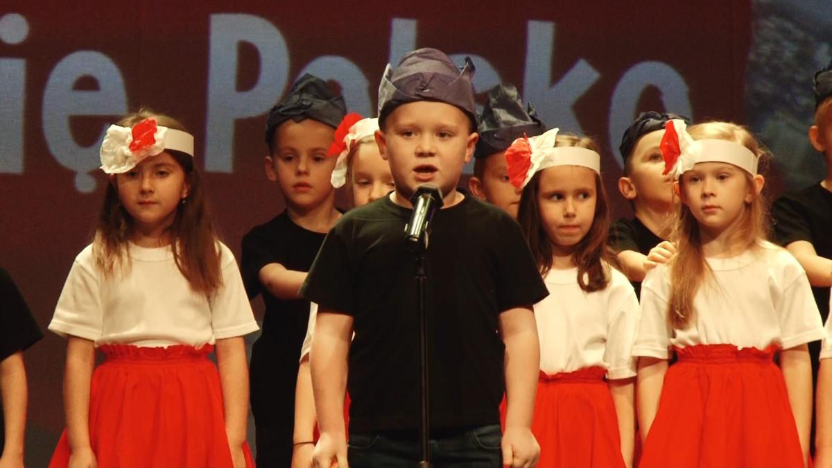Przedszkolaki z dwójki na 100-lecie Niepodległości