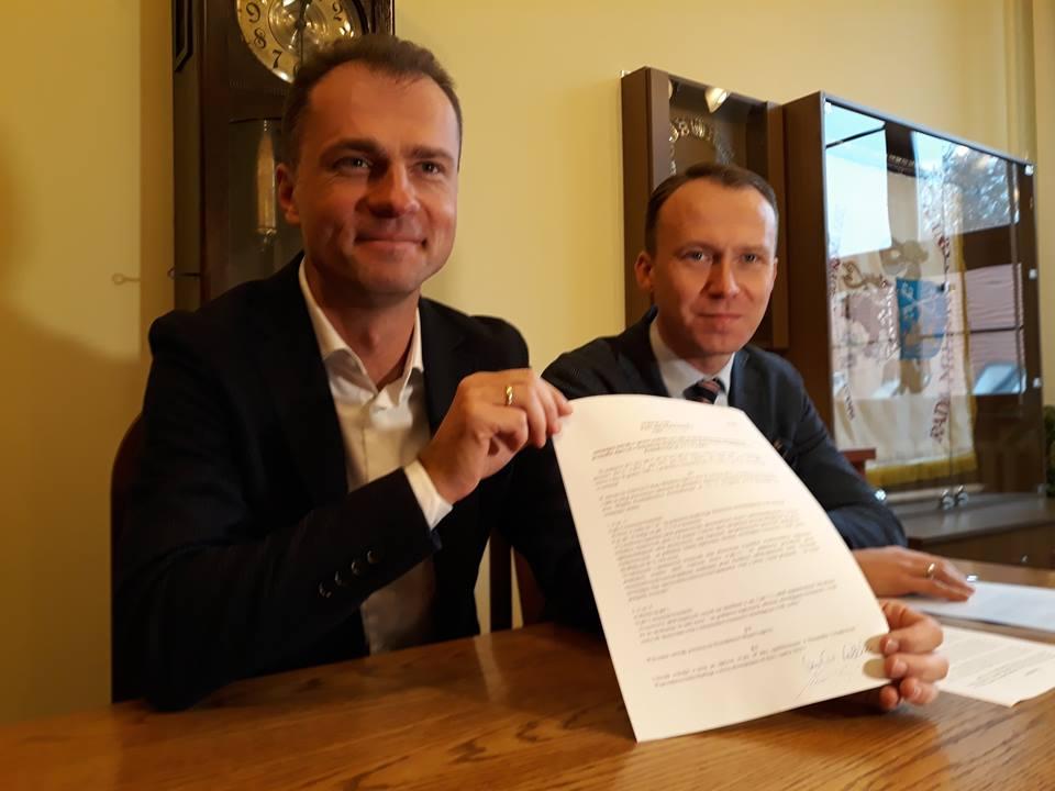 PO złożyła projekt uchwały ws. darmowych autobusów dla uczniów