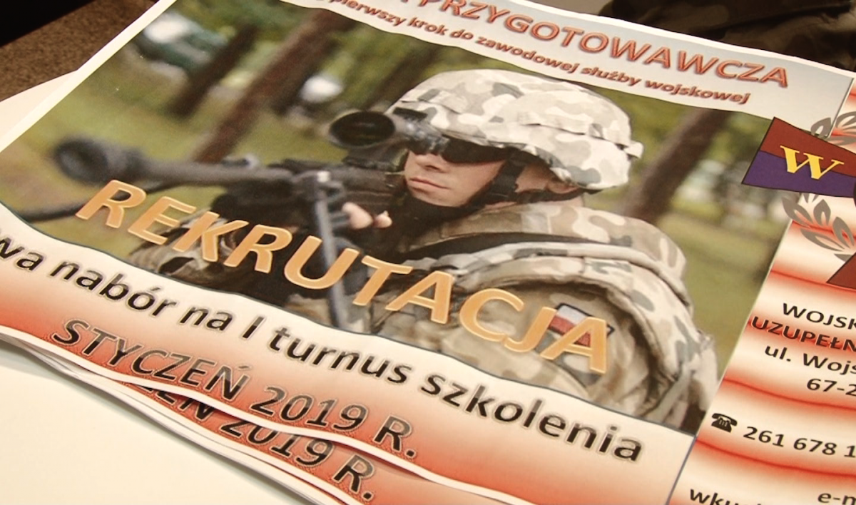 Żołnierze zachęcają do wstąpienia do armii