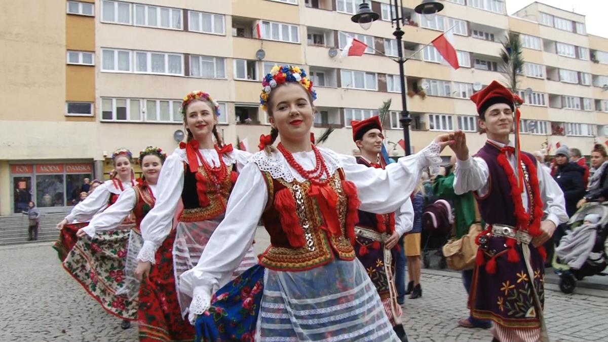 Legniczanie od przedszkolaka po seniora świętowali niepodległość