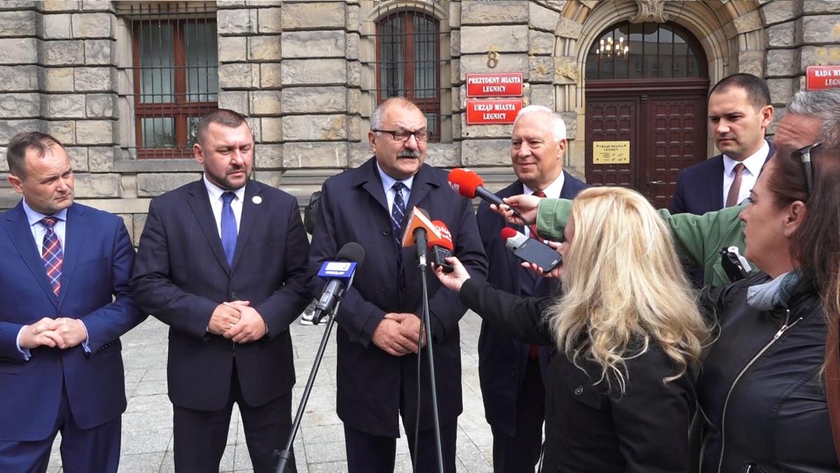 Kandydatowi Krzakowskiemu po drodze z Bezpartyjnymi Samorządowcami