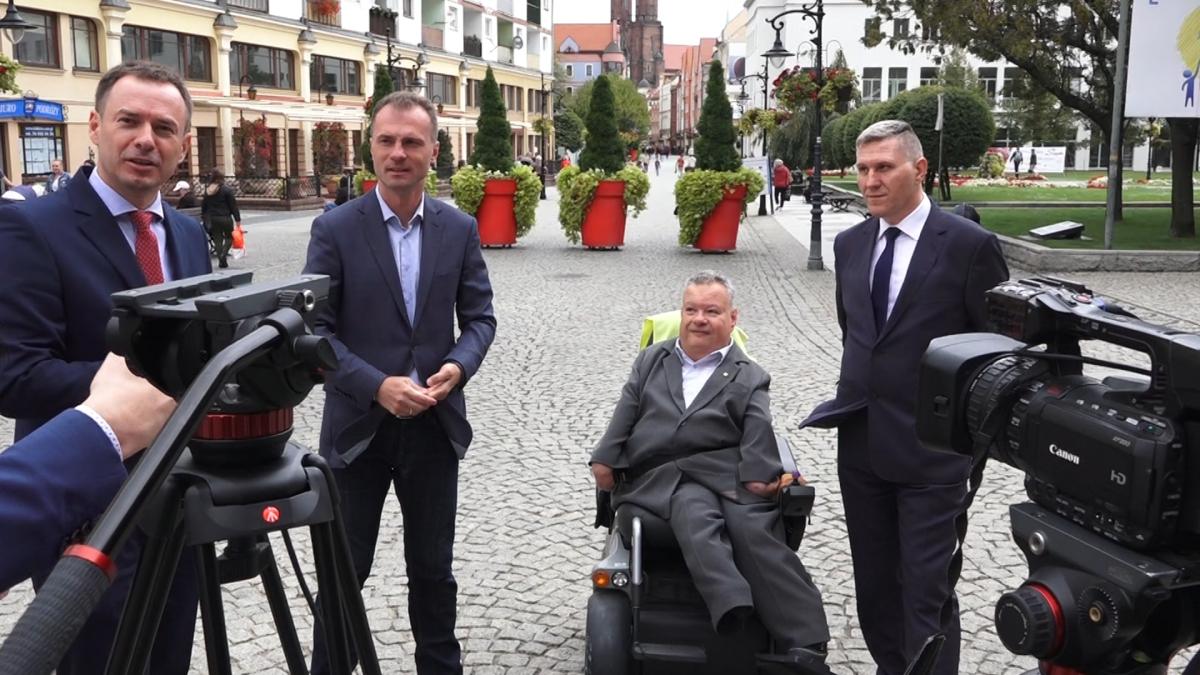 Koalicja Obywatelska proponuje darmową komunikację dla osób uczących się