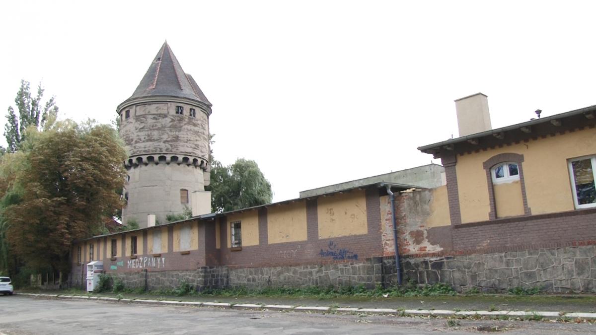 Księżniczka czeka na pomysły dotyczące jej wieży