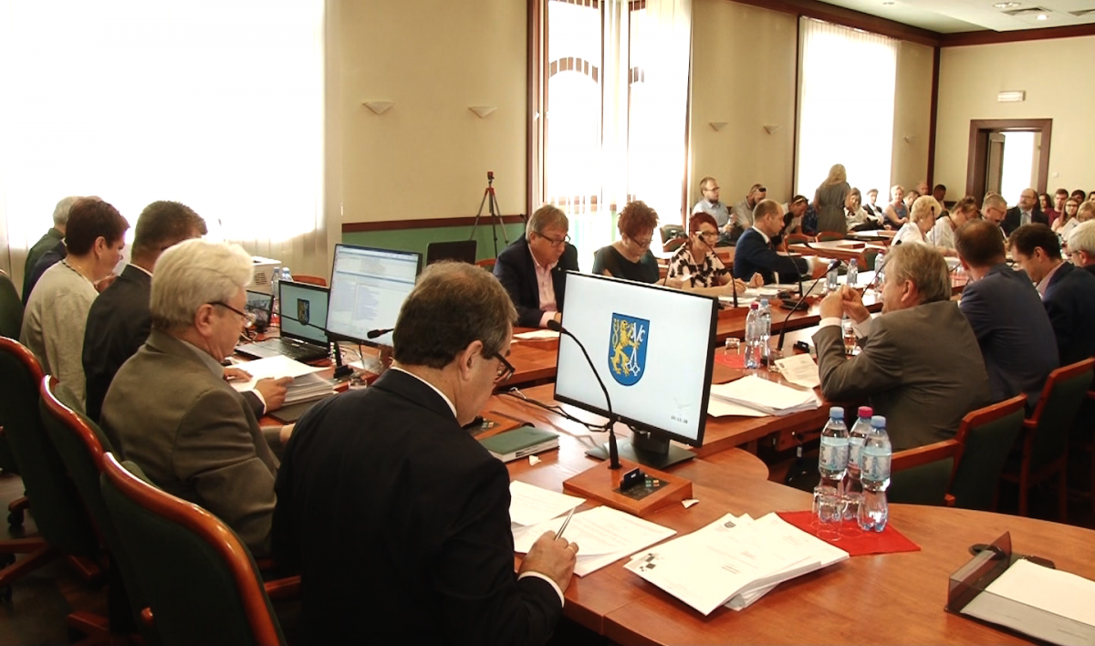 Magistrat chce dać pieniądze na stadion i nowe auta