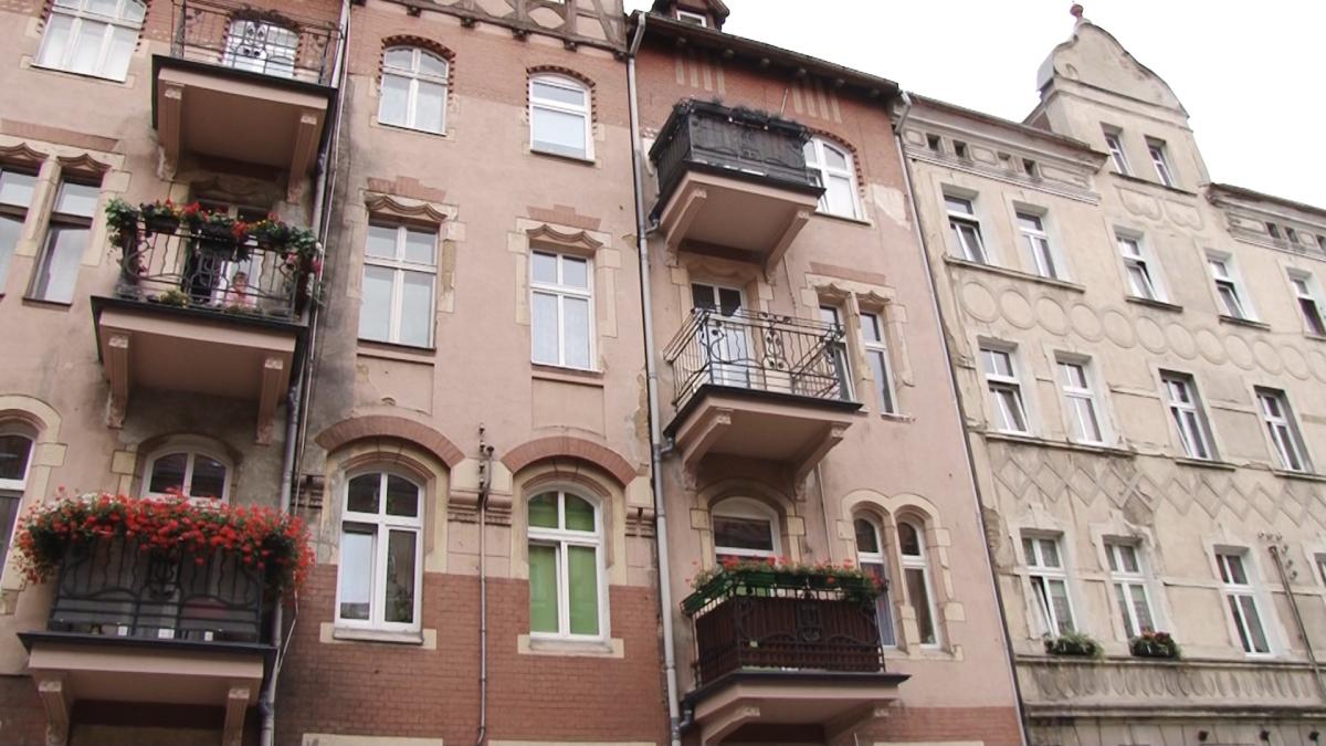 Dziecko wypadło z okna w centrum miasta