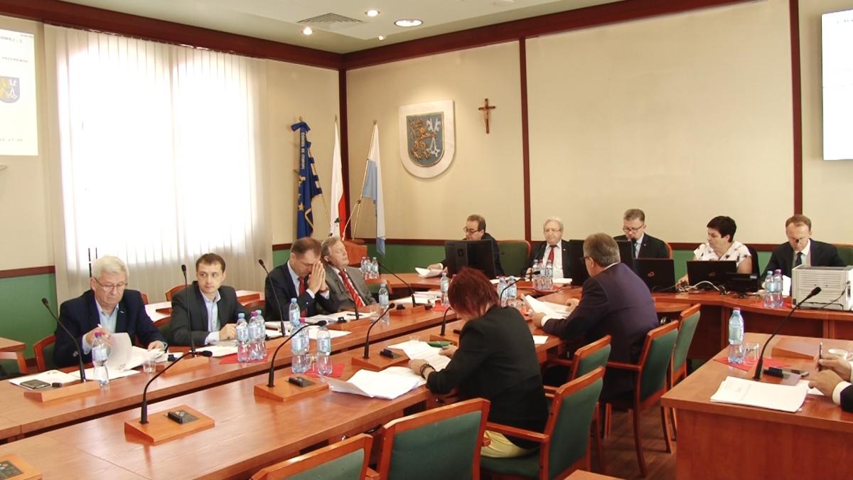 Radni stanęli w obronie prezydenckiej pensji