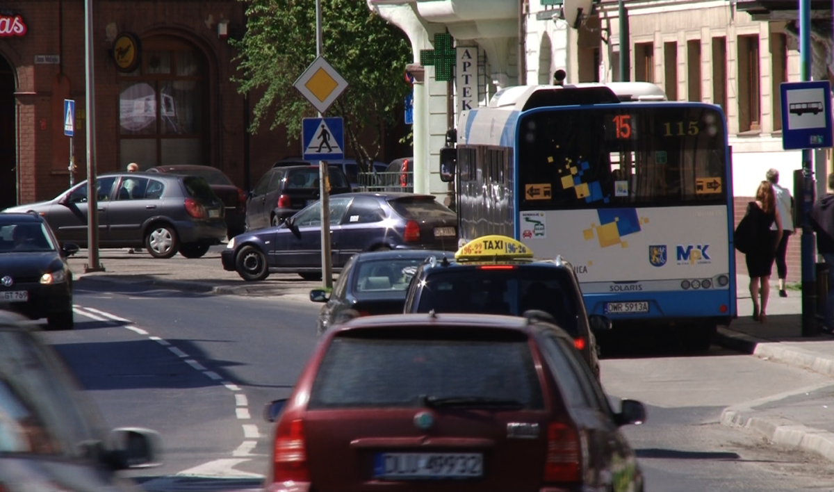 W poniedziałek radni zadecydują o darmowych autobusach dla legnickich uczniów