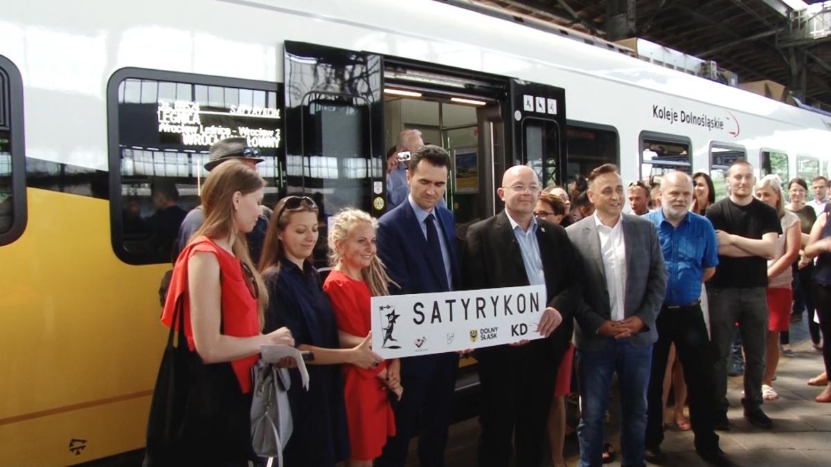 Pociąg Satyrykon na początek wystawy 
