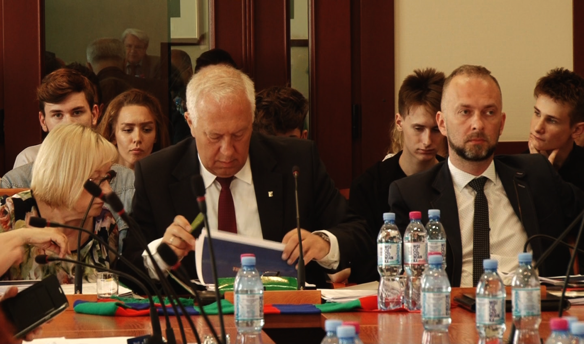Tadeusz Krzakowski bez absolutorium