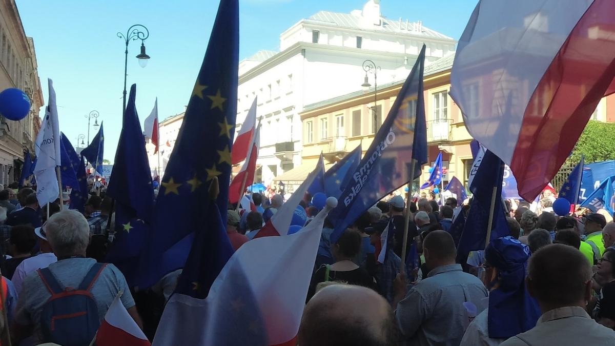 Legniczanie na Marszu Wolności w Warszawie protestowali przeciwko polityce PiS-u 