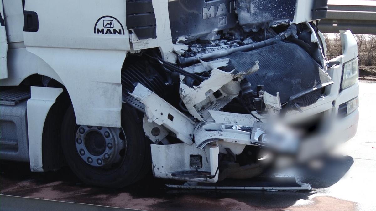 Wypadek dwóch tirów na A4