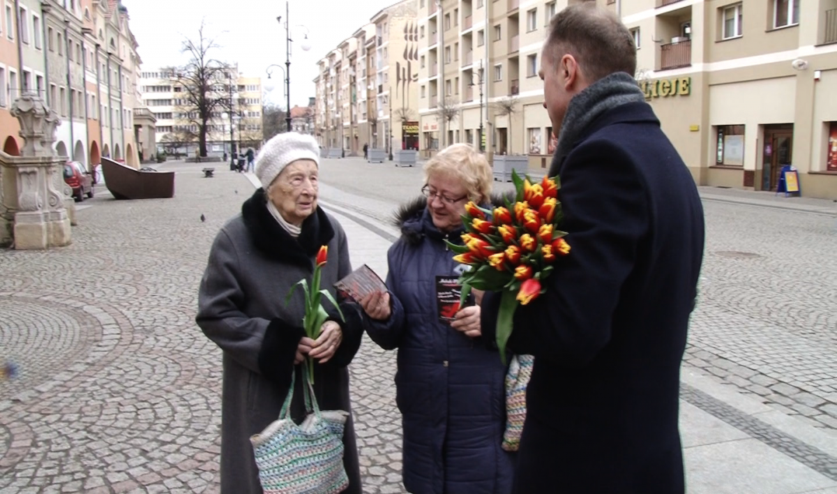 Dzień Kobiet w Legnicy pełen miłych gestów 
