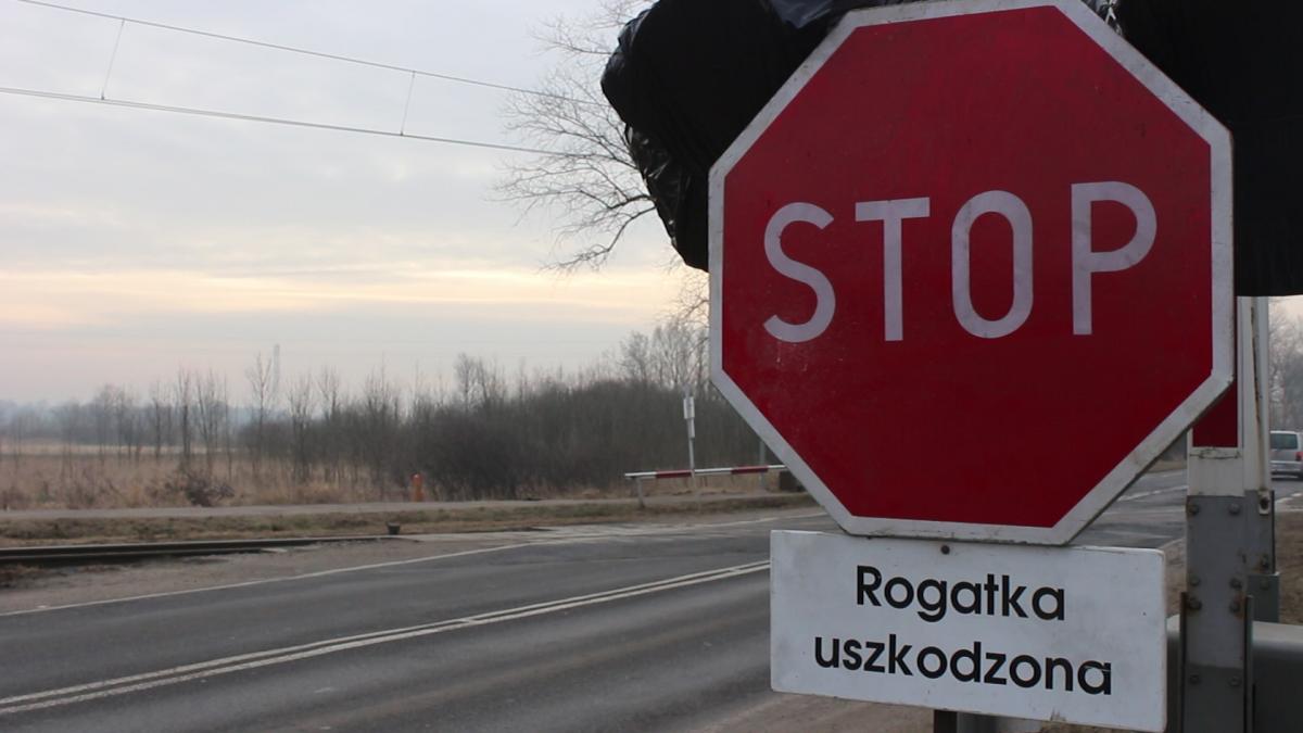Przejazd kolejowy w Rzeszotarach bez szlabanu 