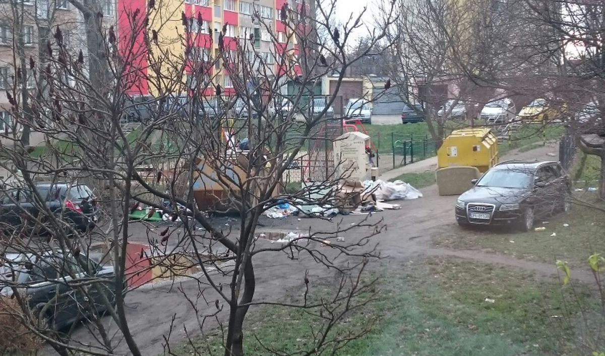 Kubły na Os. Kopernika przepełnione