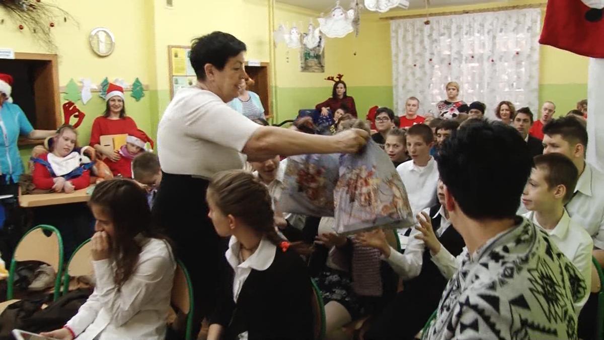 Nie jesteś sam - Mikołaje rozdawali prezenty legniczanom