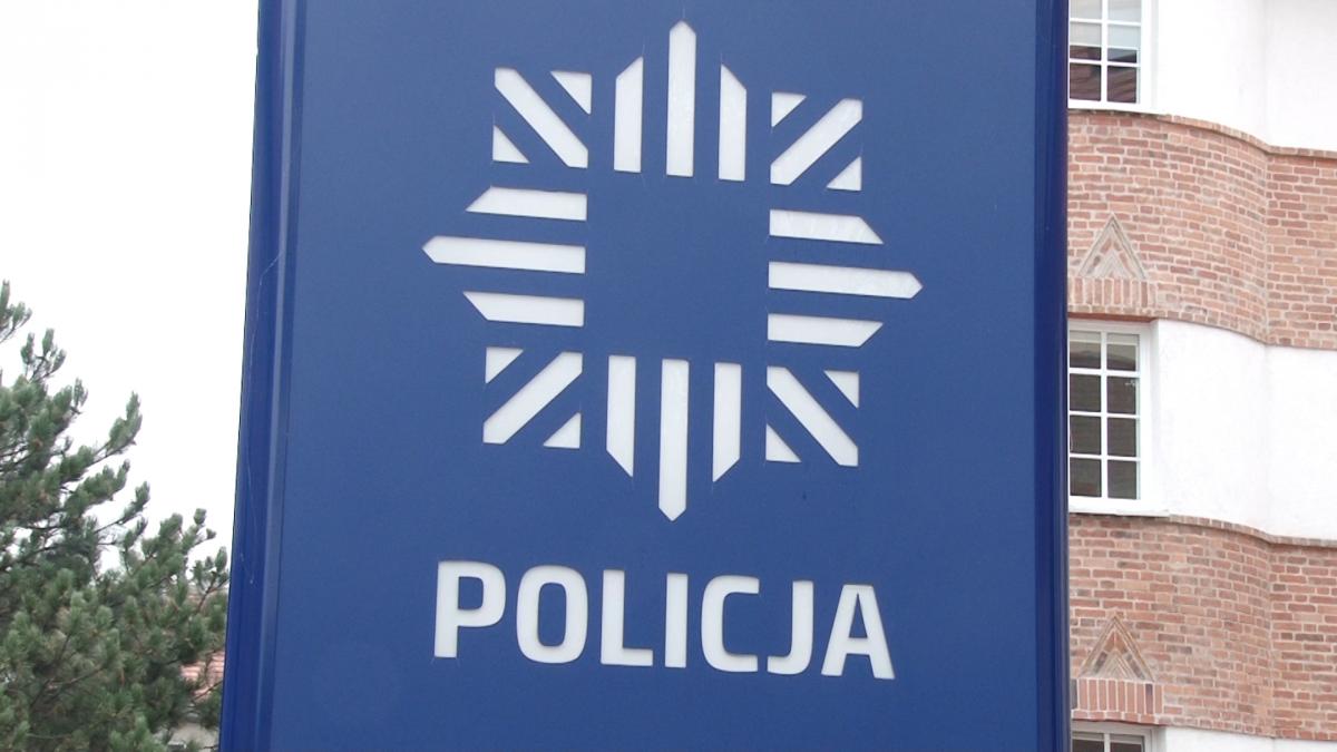Wyrzuciła do kosza na śmieci 90 tys. zł