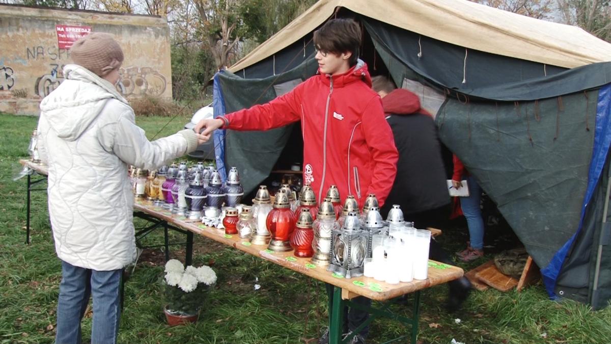 Gdzie kupić znicze? Można już u harcerzy!