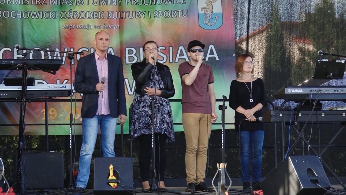 Region bez barier: Osoby niewidome z zespołu Mezalians Art zaśpiewały w Prochowicach