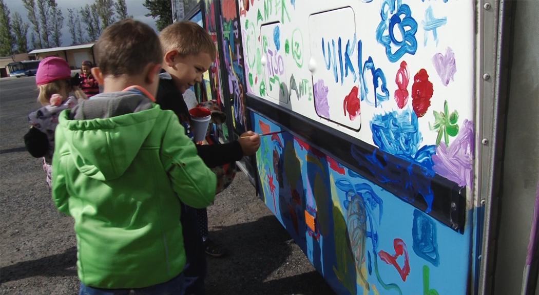 Autobus cały w farbie? Spokojnie tym razem to nie wandale!