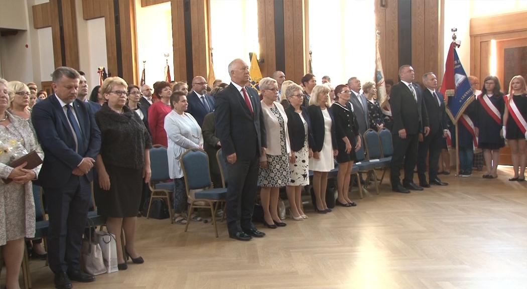 Pierwszy dzwonek zabrzmiał również w Legnicy, a z nim zmiany w oświacie!