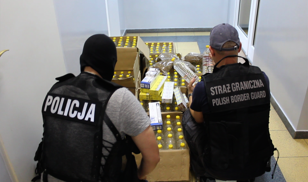 Nielegalne papierosy i alkohol w rękach policji