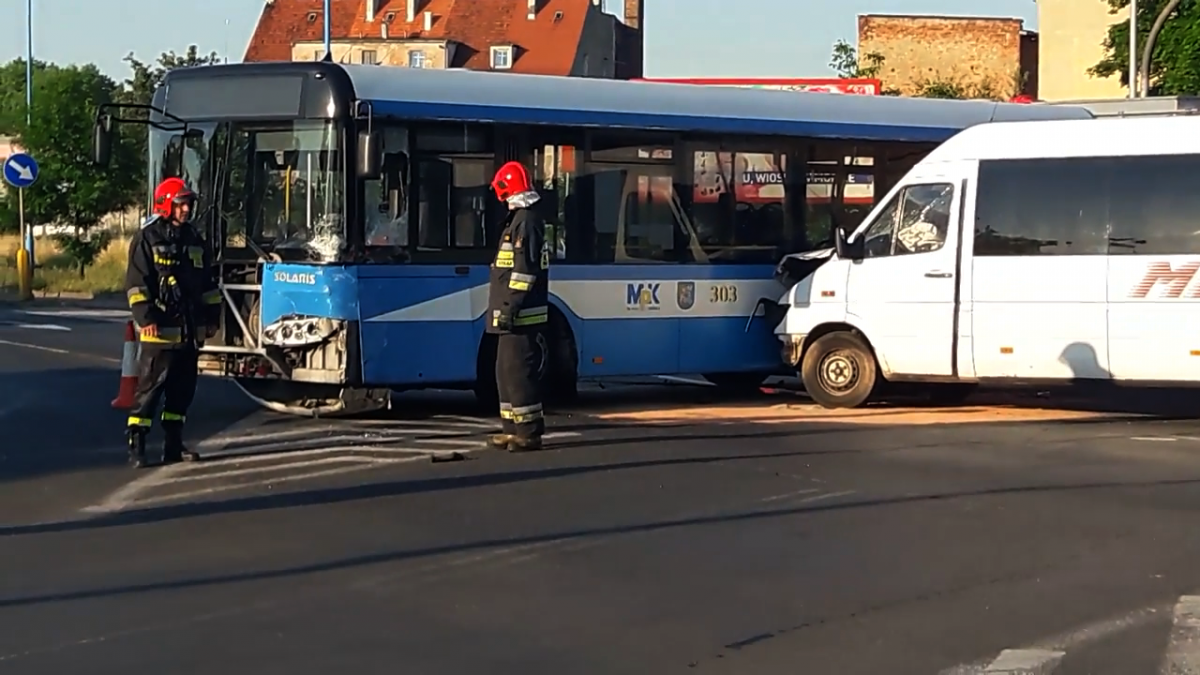Groźne zderzenia busa z autobusem