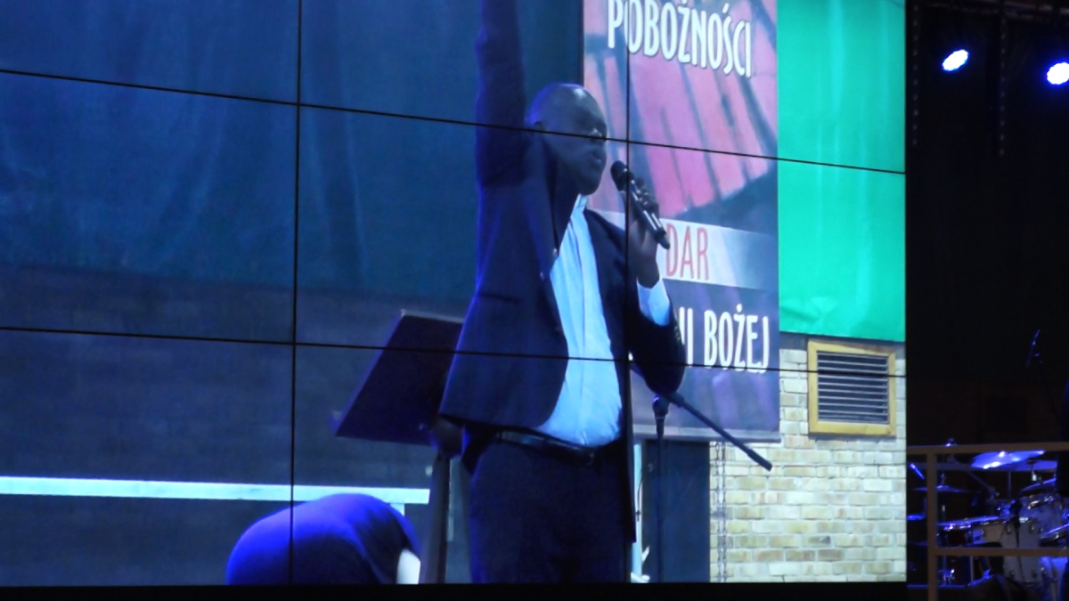 Uzdrowiciel z Ugandy modlił się z Legniczanami!