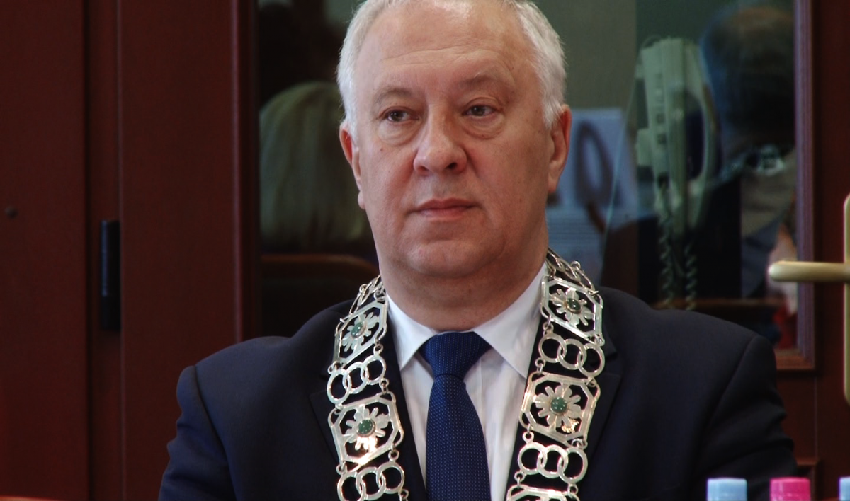 Ile zarobił w ubiegłym roku Krzakowski? 