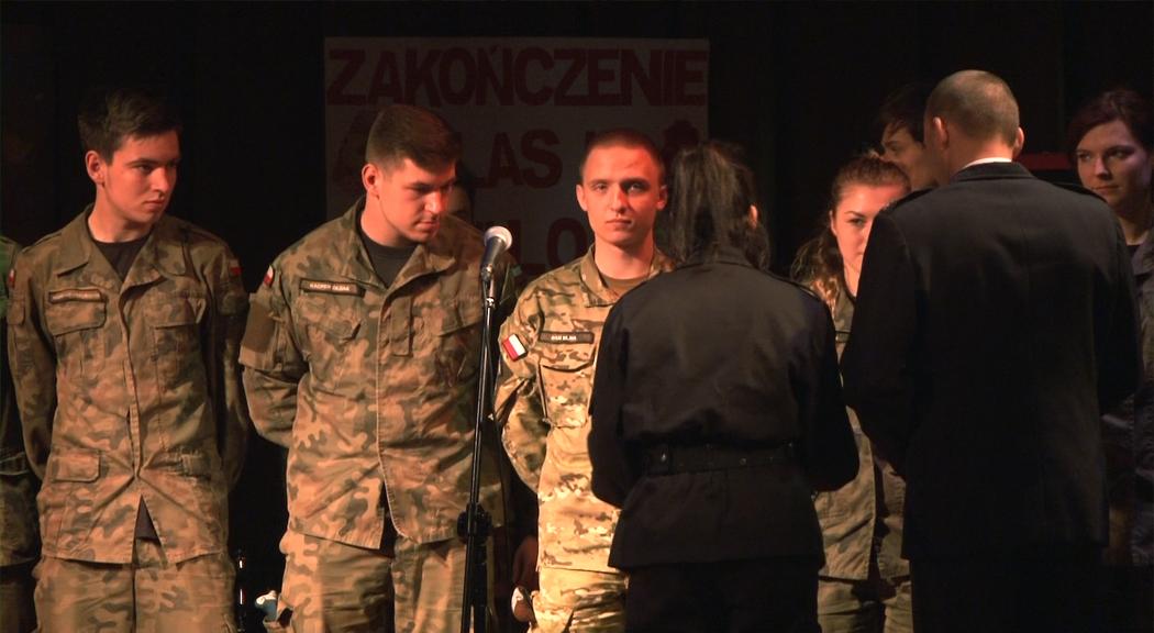 Mundurowi maturzyści pożegnani