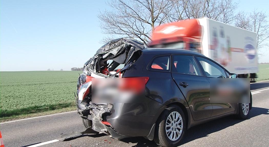 Ciężarowe Renault wbiło się w tył dwóch osobówek na DK nr 94