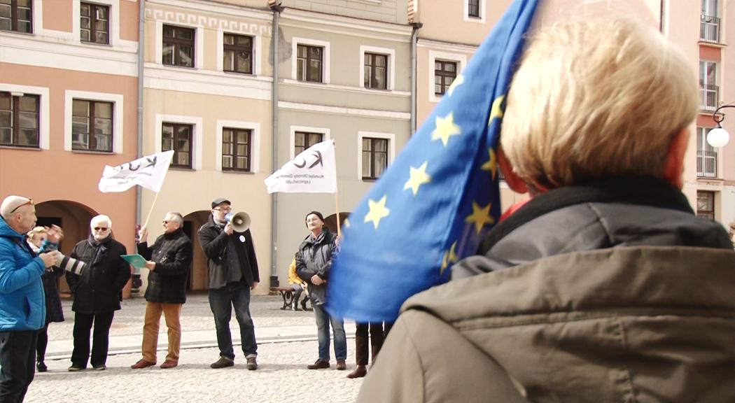 Polska musi zostać w Unii czy może wystąpić? 