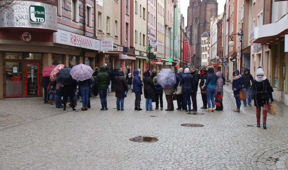 Tłusty Czwartek – kolejki za pączkami - kupują tysiące 