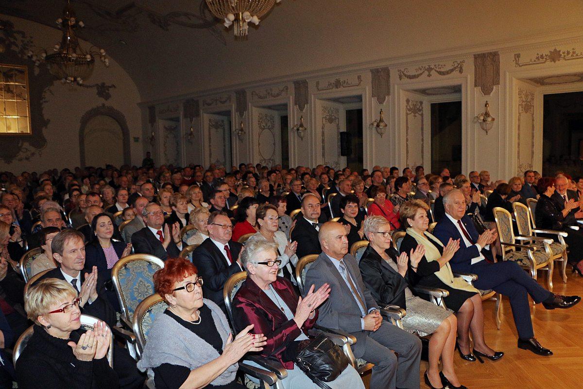 W Nowy Rok z szampańską muzyką